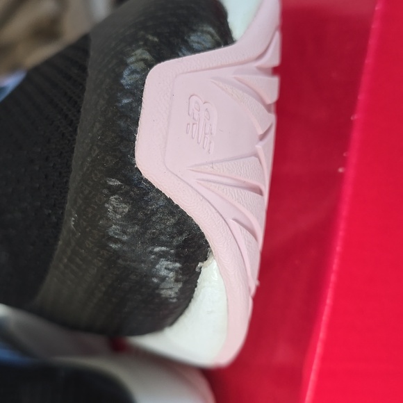 New Balance Rave Run V2 Bungee Lace With Top Strap Wide Shoes - Picture 8 of 13